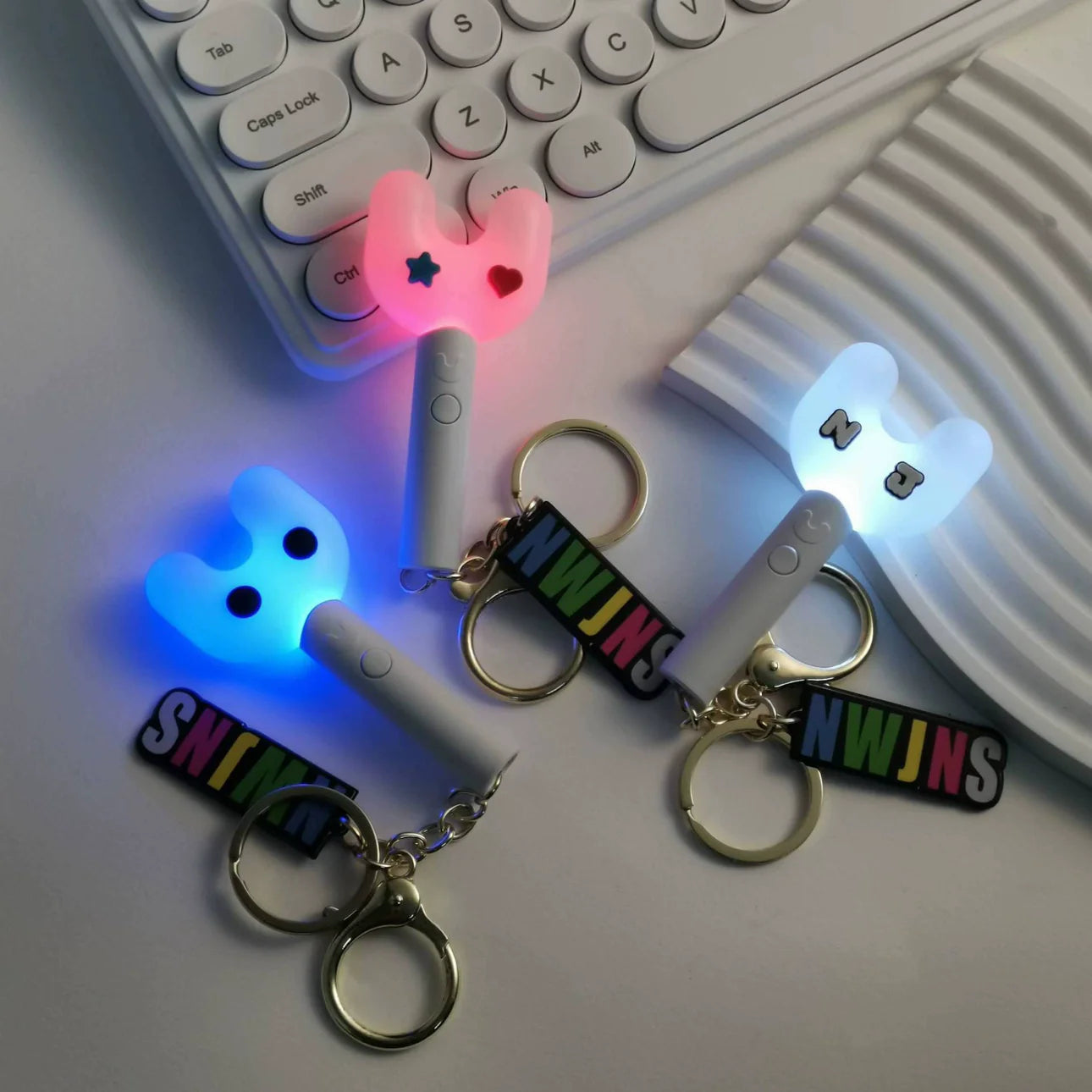 2025 お歳暮【公式】 - 人気ブランド NewJeans Bong Binky Mini Keyring Light-up Stick Light Mini 小物